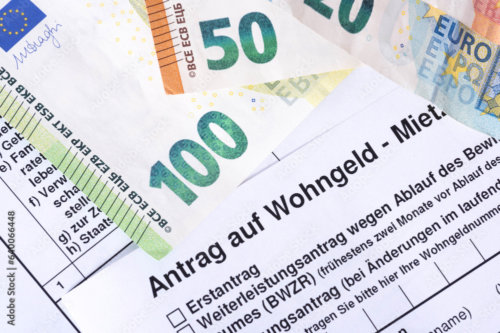 Euro Geldscheine und Antrag auf Wohngeld Euro Geldscheine und Antrag auf Wohngeld