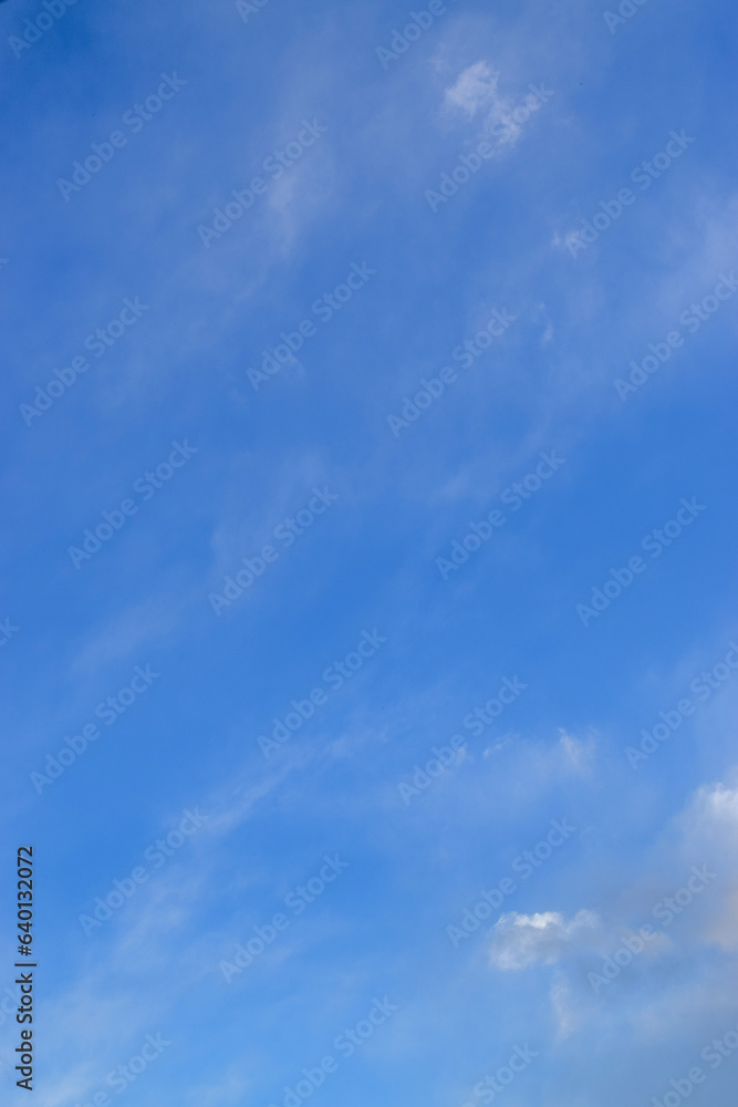 Fototapeta premium Peaceful blue sky with light clouds