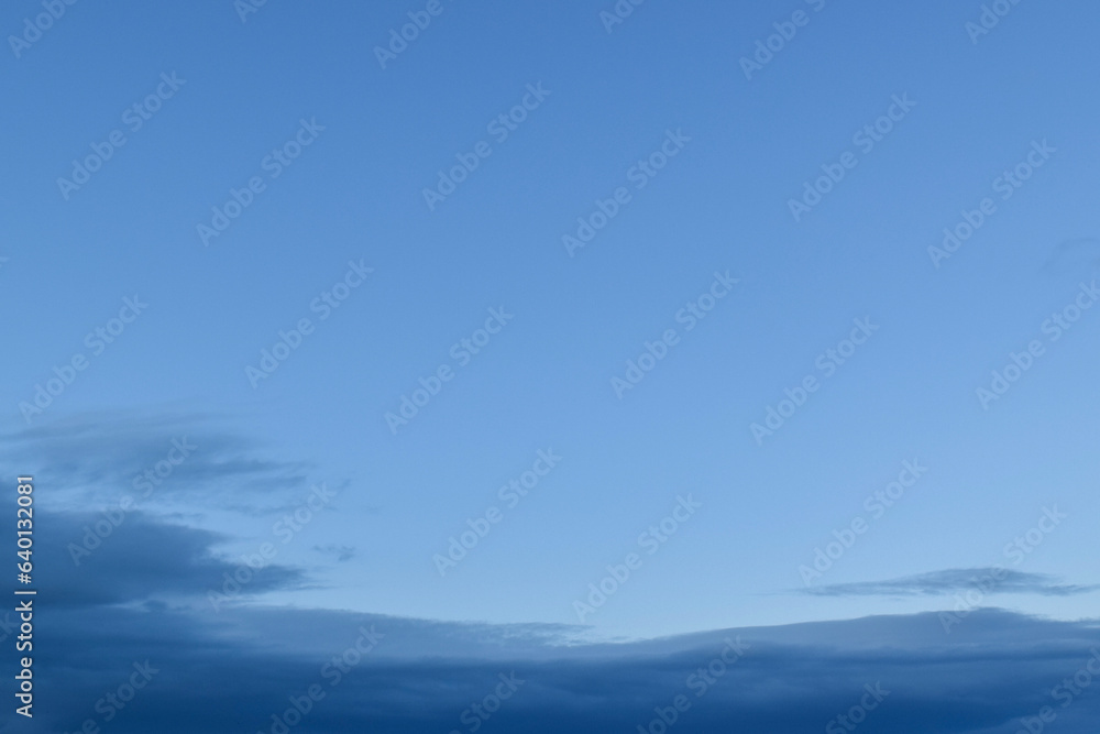 Obraz premium Peaceful blue sky with light clouds