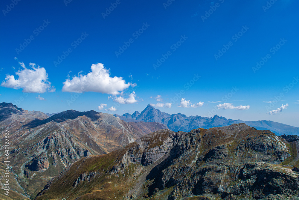 Punta Tre Chiois, una balconata naturale dalla quale ammirare il Monviso Punta Tre Chiois, una balconata naturale dalla quale ammirare il Monviso