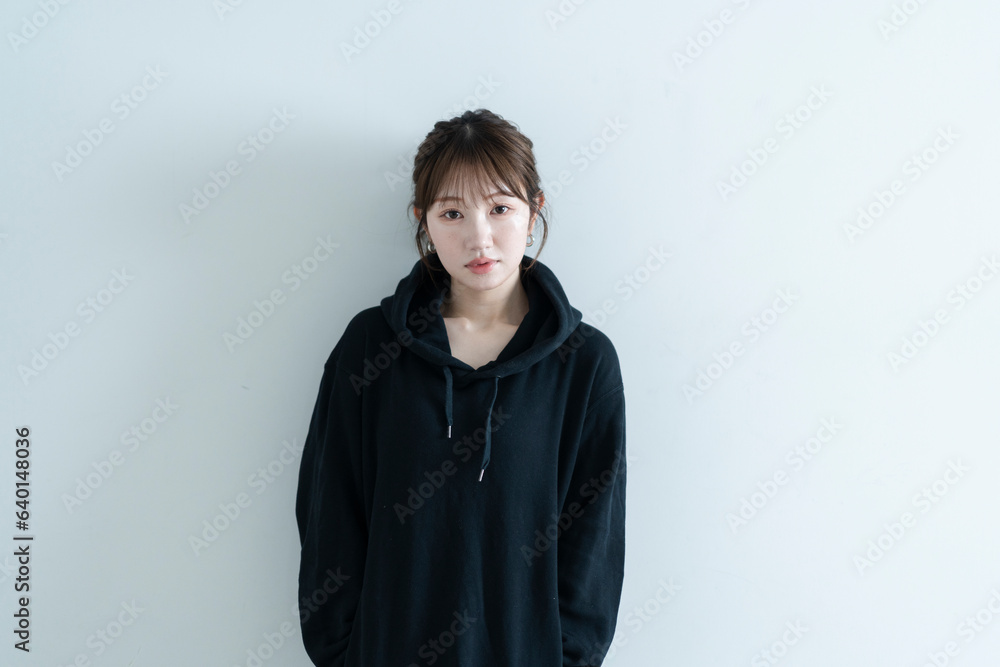 Fototapeta premium 透明感のあるチャーミングな女性