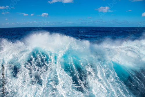 Fototapeta Naklejka Na Ścianę i Meble -  wave breaking 