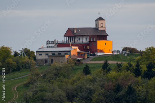 Das Mückentürmchen im böhmischen Osterzgebirge im Schein der Abendsonne photo