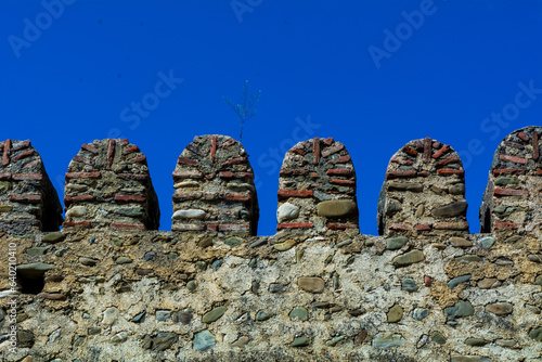 Obraz na płótnie Low angle view of an medieval castle wall in Georgia. Fortification concept image. w salonie