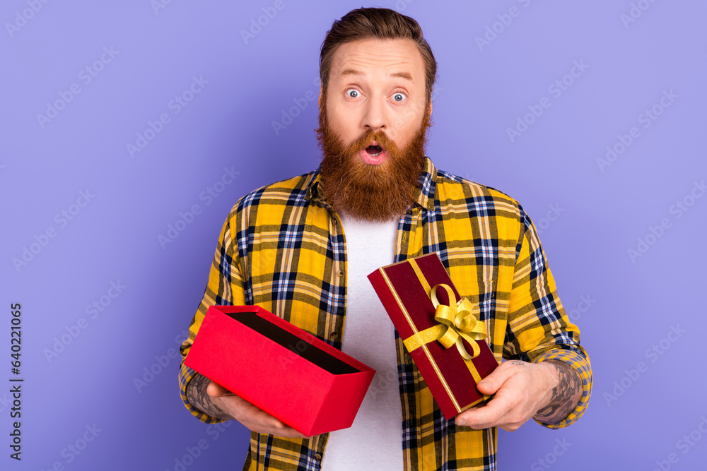 Photo of impressed man wear trendy checkered clothes open gift wow unexpected surprise isolated on purple color background