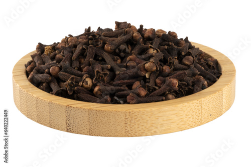 dried clove in a wooden bowl