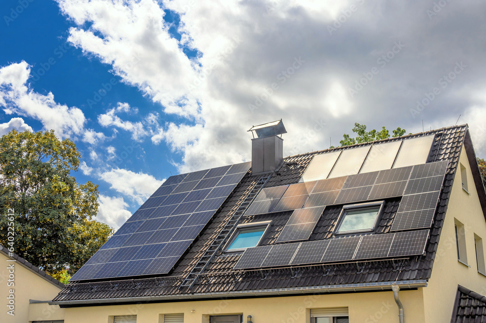 Solare Energieerzeugung auf dem eigenen Hausdach Solare Energieerzeugung auf dem eigenen Hausdach
