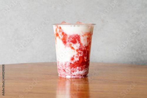 Vanilla latte, vanilla cream, Americano, coffee, milk tea, iced tea, strawberry latte café