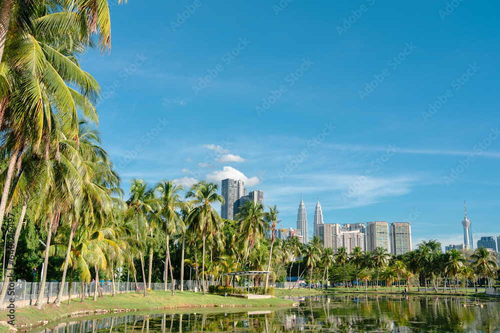 Naklejka premium Taman Tasik Titiwangsa park and city view in Kuala Lumpur, Malaysia