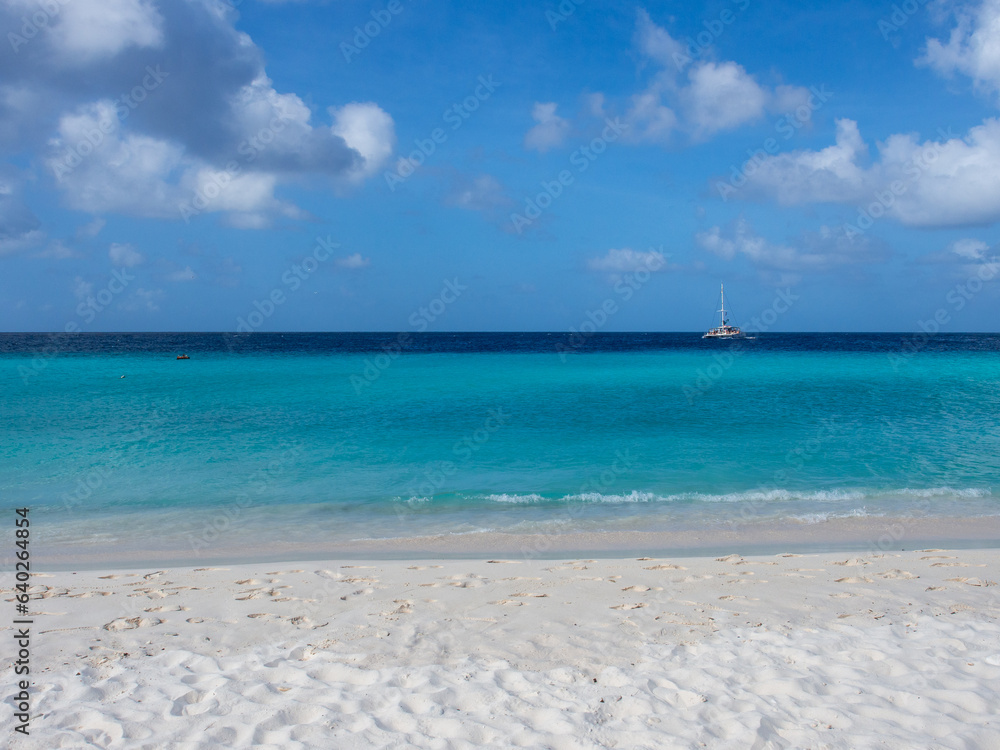 Beautiful turquoise, blue water and white beach at Curacao (Klein Curaçao)