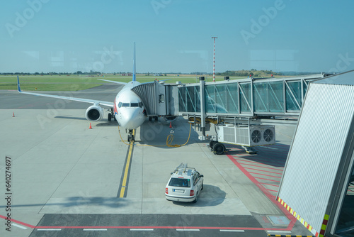 Slika na platnu A view from the airport concourse of a plane being prepared for departure