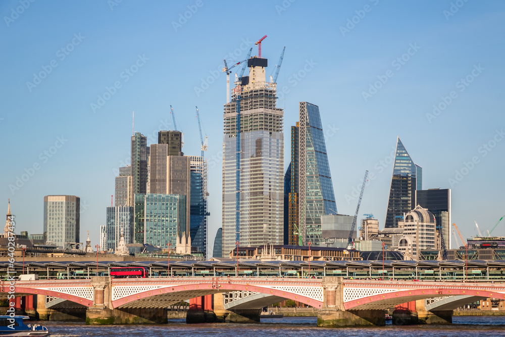 Naklejka premium London cityscape with Blackfriars traffic and railway bridges in England