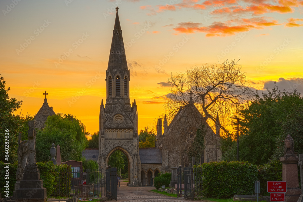 Obraz premium Sunset at Hampstead cemetery in London, England