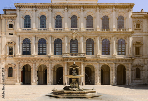 Schilderij op canvas Main facade of the Barberini palace, in Rome