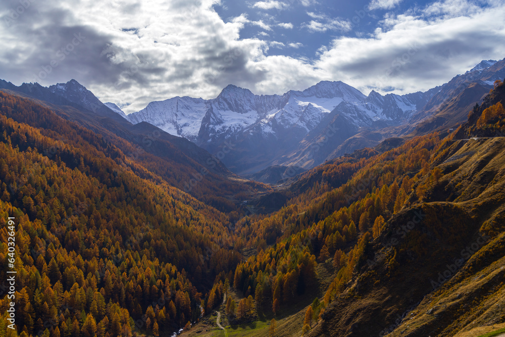 Fototapeta premium Texelgruppe nature park (Parco Naturale Gruppo di Tessa) near Timmelsjoch - high Alpine road, South Tyrol, Italy