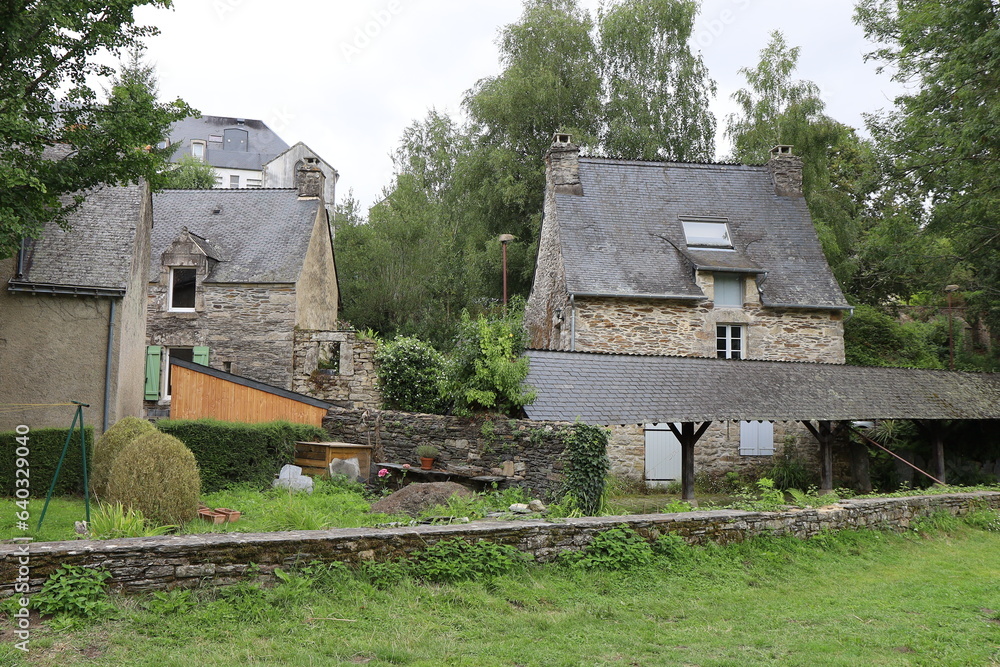 Bâtiment typique, vu de l'extérieur, village de Rochefort-en-Terre, département du Morbihan, Bretagne, France Bâtiment typique, vu de l'extérieur, village de Rochefort-en-Terre, département du Morbihan, Bretagne, France