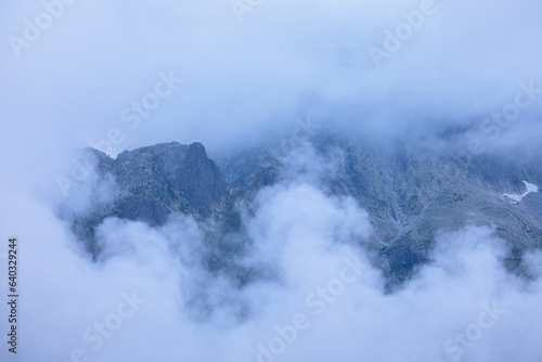 Tatra mountains in clouds © Olha Rohulya