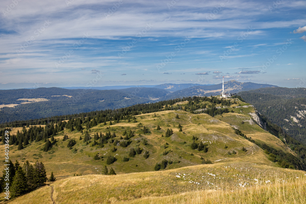 Górski widok - w tle antena