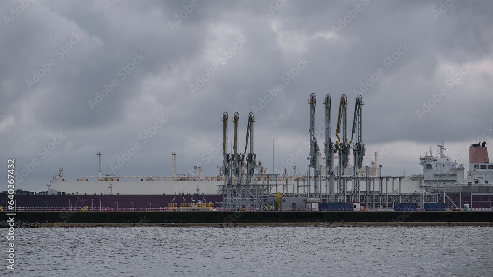 LNG TERMINAL - Tanker at the unloading quay LNG TERMINAL - Tanker at the unloading quay