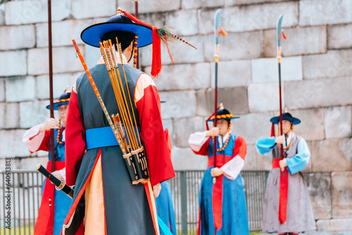 Obraz na płótnie military guard changing performance at Sungnyemun gate, seoul w salonie