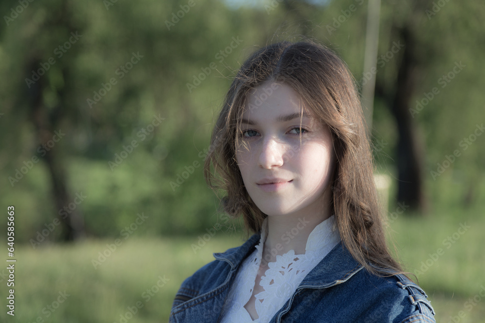 Fototapeta premium Portrait of a beautiful girl on the lake.