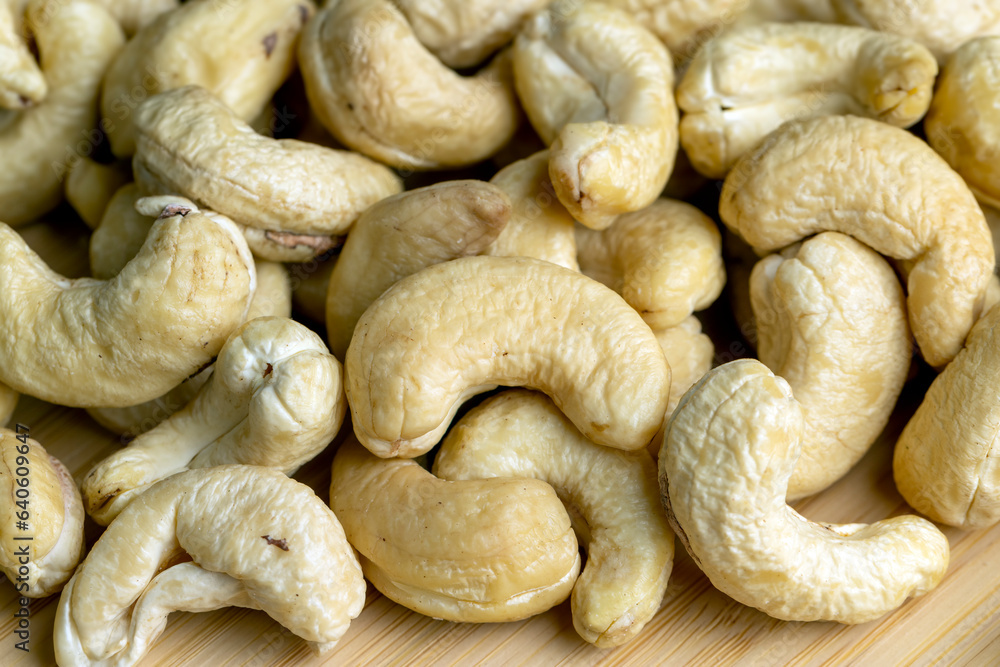 Fototapeta premium ready to eat and peeled cashew nuts