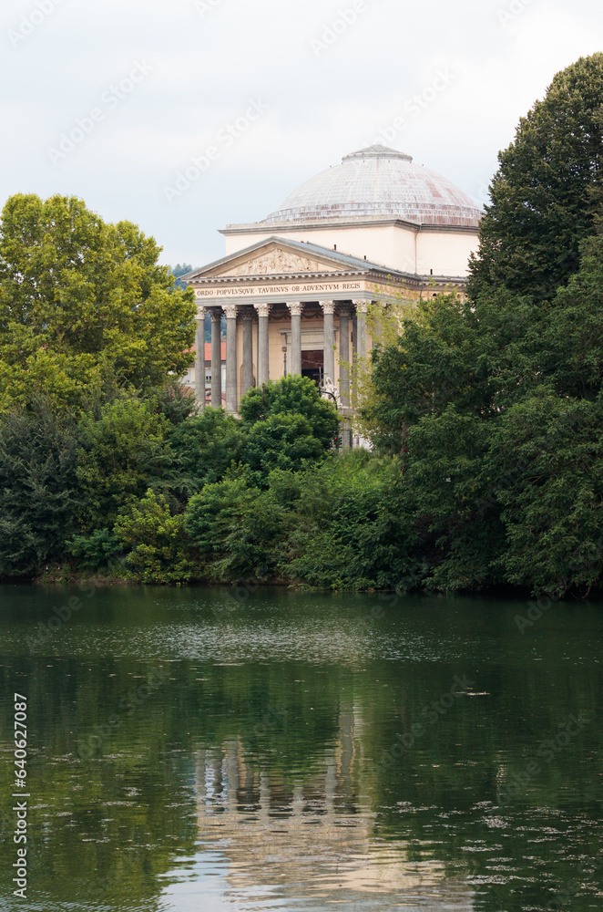 Obraz premium Gran madre reflected in the river Po Turin