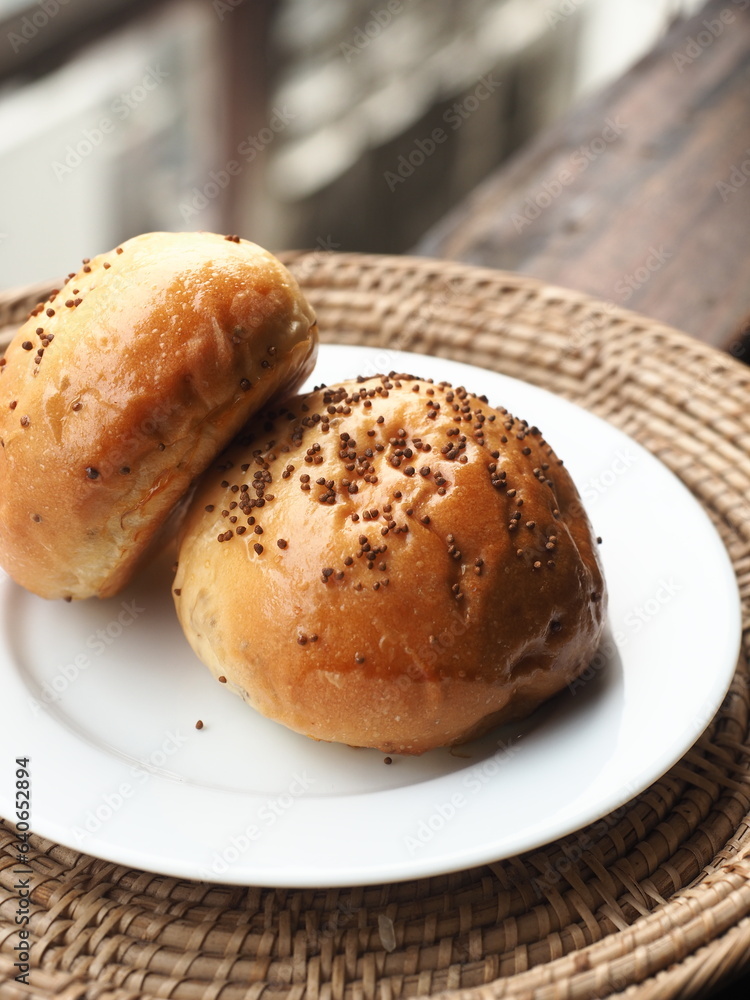 bread bun with perilla seed