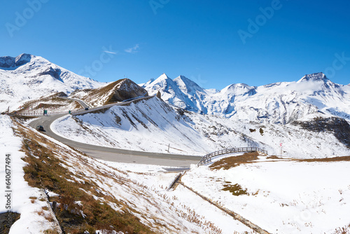 Auf der Großglockner-Hochalpenstraße im Herbst mit Blick auf Fuscher Törl	 photo