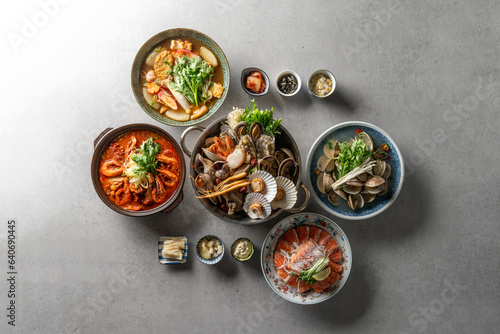 Steamed clams, sujiodengtang, fish cake soup, lily, clear soup, shrimp, chicken stew, braised spicy chicken, herbal medicine, seafood soup, salmon sashimi Korean food dish