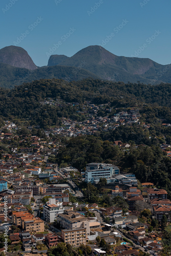 Vista da cidade de Teresópolis e Serra dos Orgãos no estado do Rio de Janeiro, Brasil
