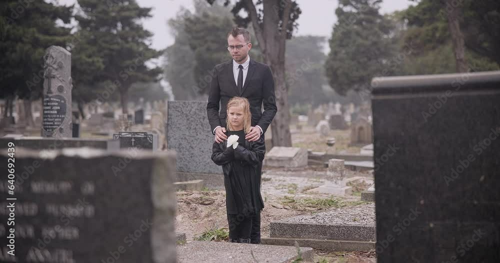 Vidéo Stock Child, death or father in graveyard for funeral. spiritual