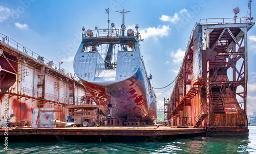Foto Repair of ship's sea vessel in dry dock