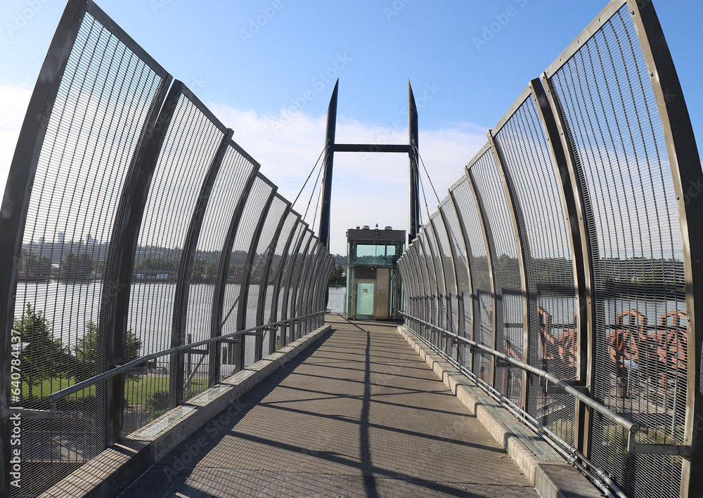 Fototapeta premium Perspective of concrete walkway in the river park