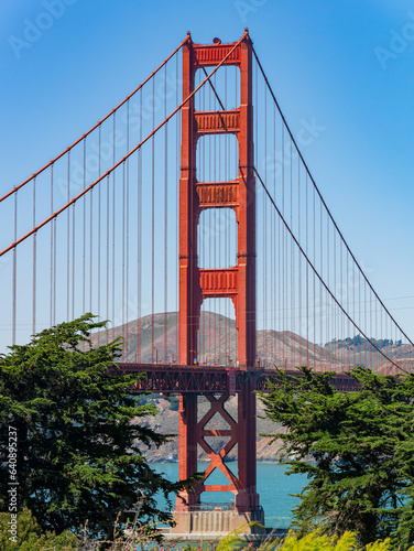 Sunny view of The Golden Gate Bridge © Kit Leong