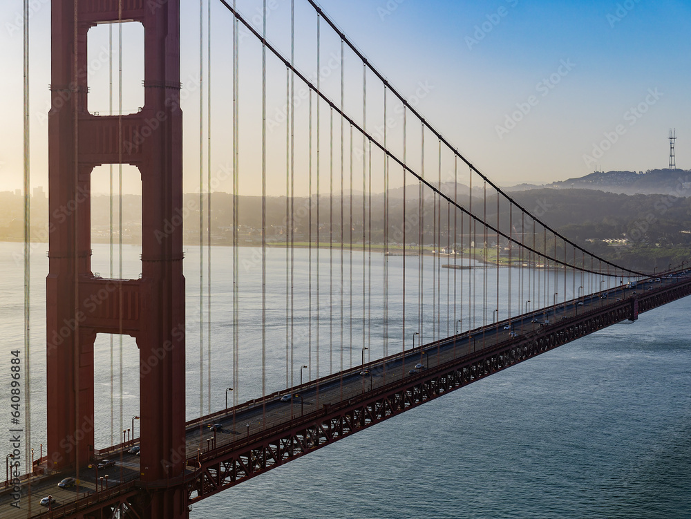Fototapeta premium Sunrise landscape of the Golden Gate Bridge