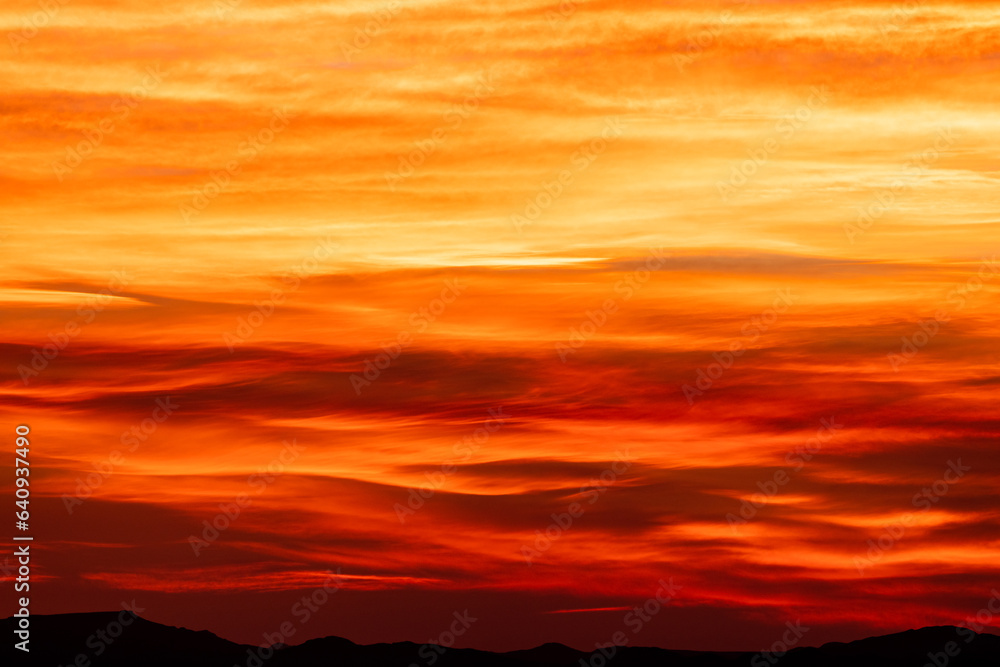 Obraz premium Smear Of Evening Clouds Look Like a River of Fire Over Big Bend