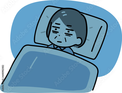 布団の中でなかなか眠れないシニア女性