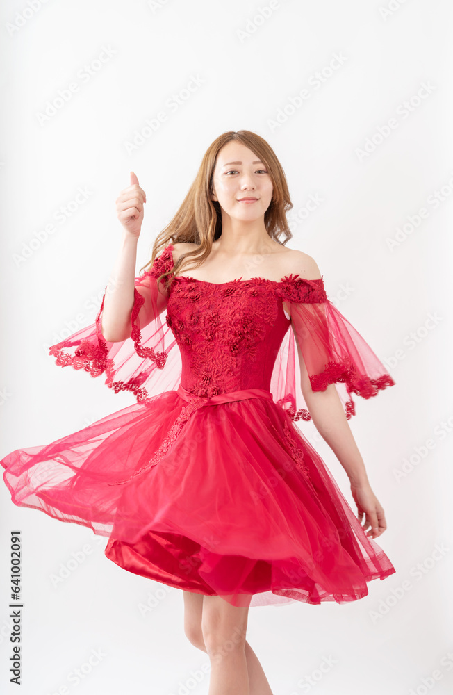 ポーズ 赤いドレスの女性 ポーズ 赤いドレスの女性