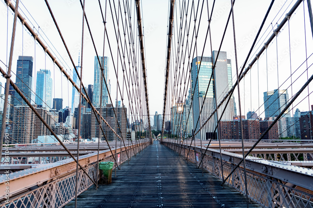 Obraz premium brooklyn bridge of new york city. Brooklyn bridge in ny, usa. brooklyn bridge in new york. amazing scenery of brooklyn bridge over skyscrapers in metropolis. Metropolitan charm