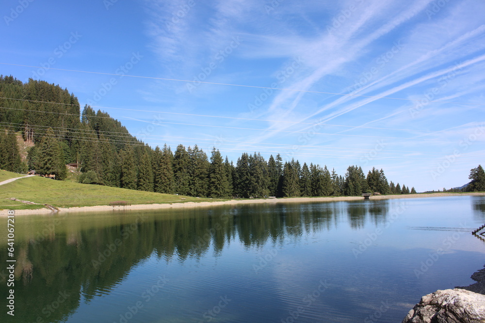 Naklejka premium Bergsee in den Alpen