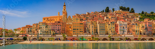 Foto Colorful house facades above the Mediterranean Sea and beach in Old Town Vieille