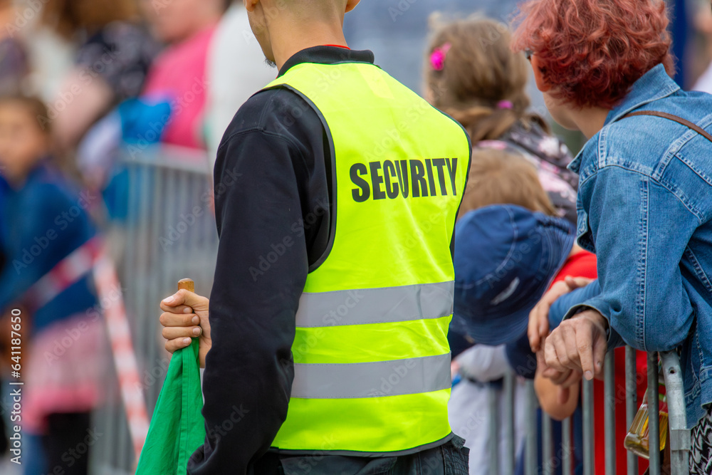 Obraz premium Security-Mitarbeiter sichert eine Veranstaltung