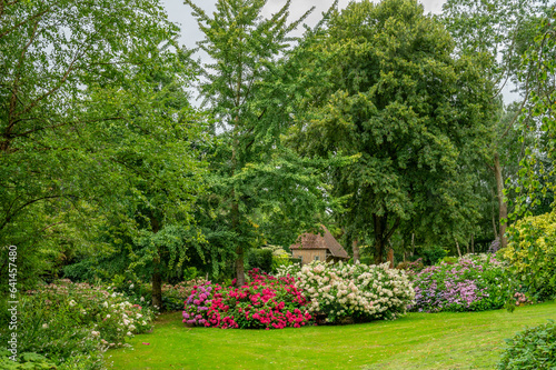 Schilderij op canvas jardin fleuri en normandie