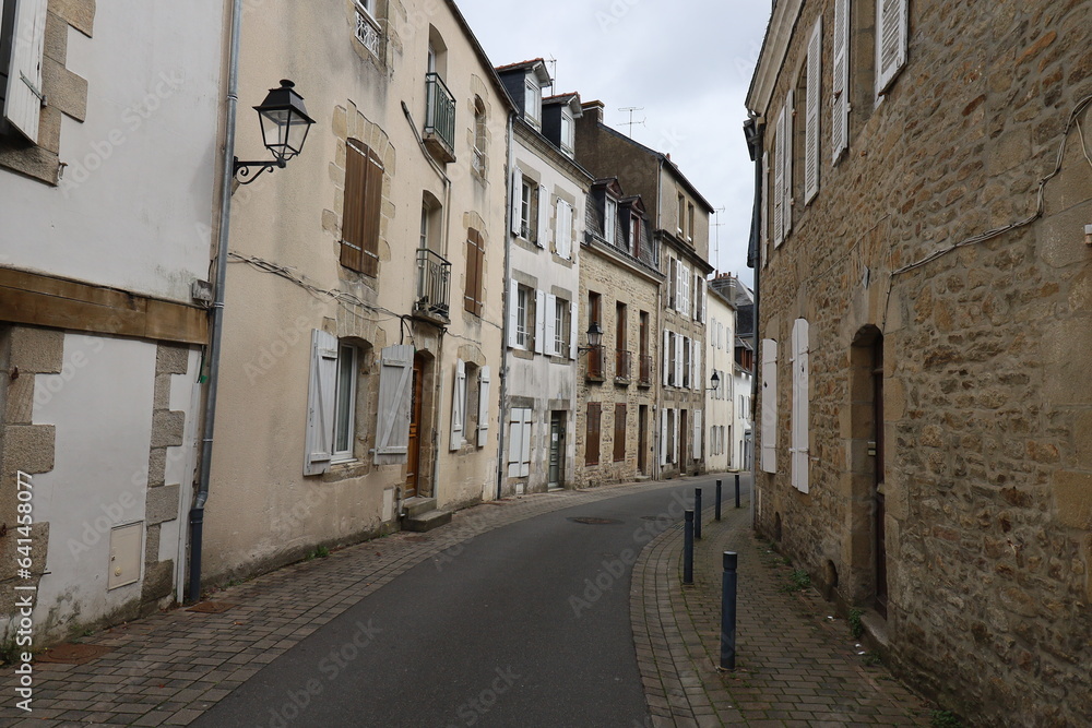 Rue typique, ville de Vannes, département du Morbihan, Bretagne, France