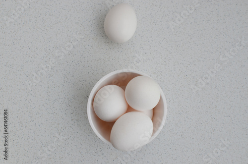 Close-up of fresh white eggs, symbol of healthy food. Perfect for a balanced and nutritious diet, also representing a healthy diet rich in proteins.