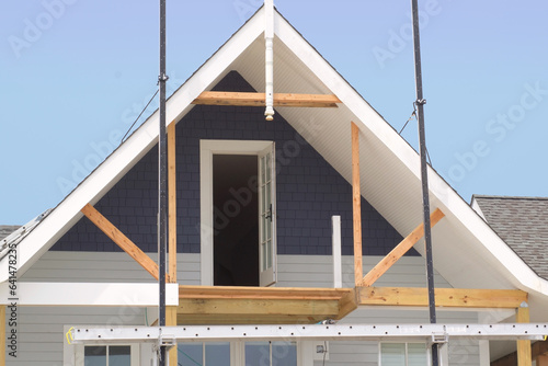 Φωτογραφία building construction on a victorian house gable restoration