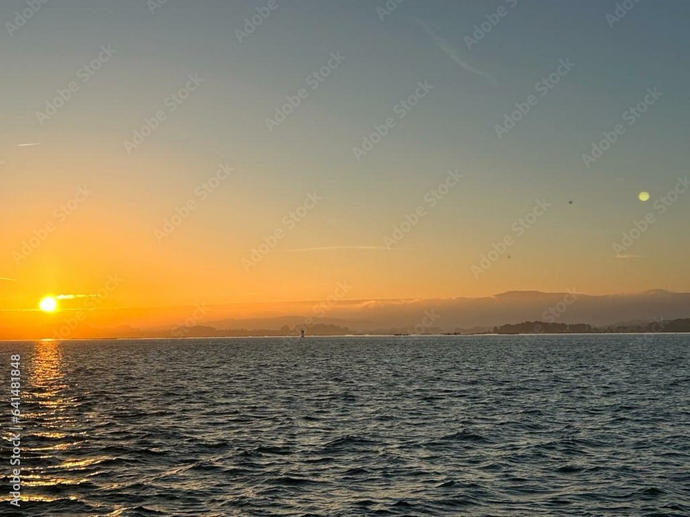 Fototapeta premium Puesta de sol en las Rías Bajas, Galicia