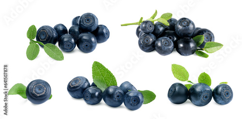 Canvas-taulu Set with tasty fresh bilberries and green leaves isolated on white