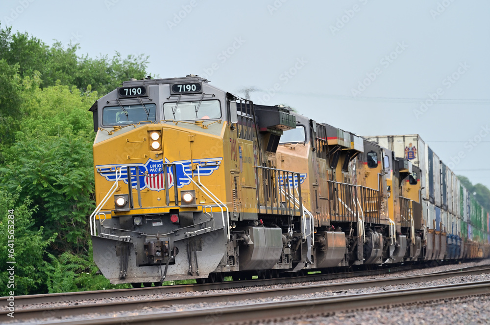 Multiple lead a Union Pacific intermodal freight train into